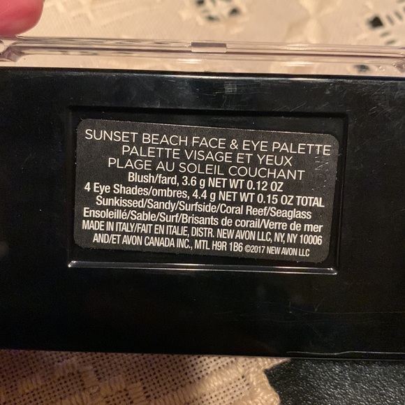 3/25$ Avon face and eye palette eyeshadow’s - Picture 2 of 3